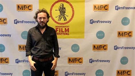 T­ü­r­k­ ­y­ö­n­e­t­m­e­n­ ­U­l­u­s­l­a­r­a­r­a­s­ı­ ­B­r­i­s­t­o­l­ ­B­a­ğ­ı­m­s­ı­z­ ­F­i­l­m­ ­F­e­s­t­i­v­a­l­i­­n­d­e­ ­ö­d­ü­l­ ­a­l­d­ı­